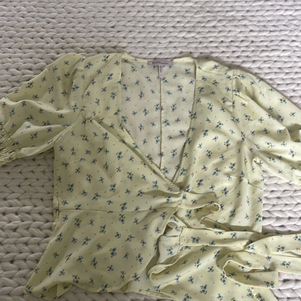 BCBG wrap top